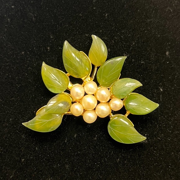 Swoboda Jewelry - Swoboda Vintage Brooch/Pin, Bouquet of Jade Leaves & pearls.EXCELLENT CONDITION!